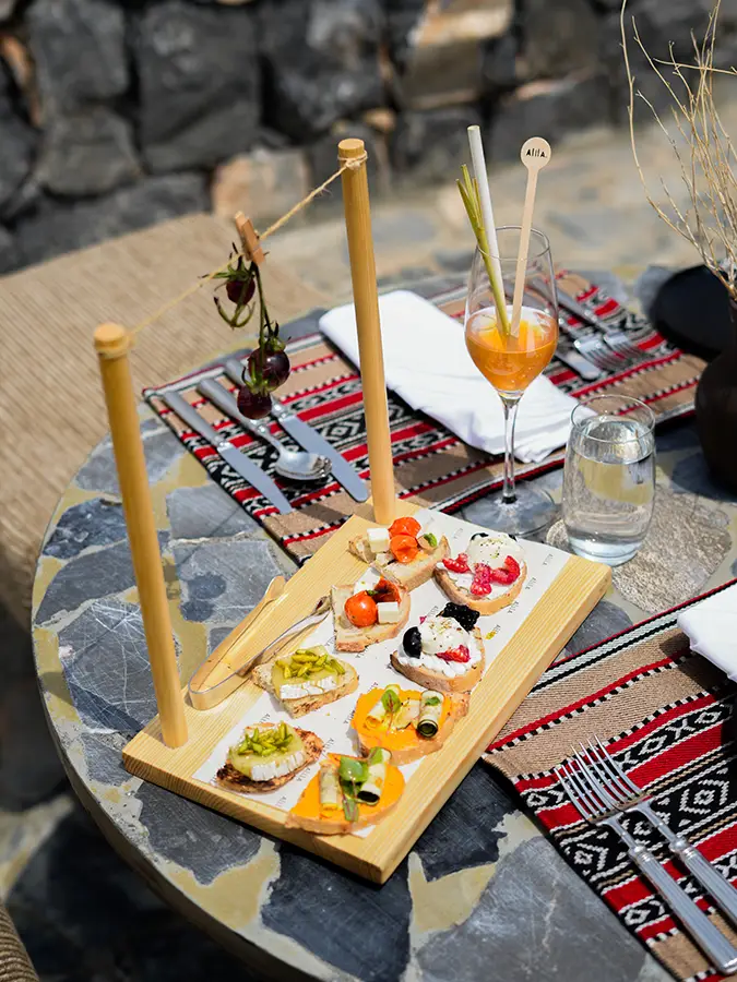 Beautiful plate setting with fresh produce for the Alila Jabal Akhdar Harvest & Dine